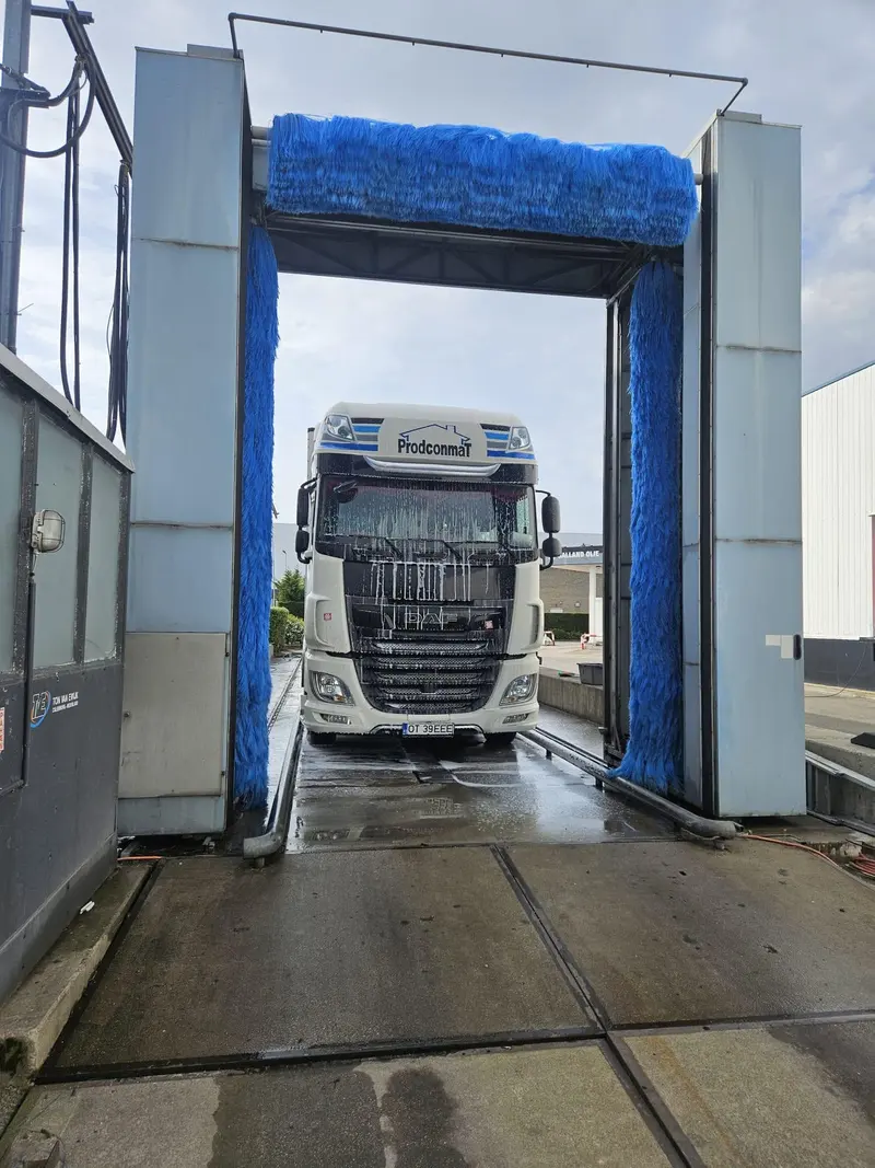 Camion Prodconmat la spălătorie